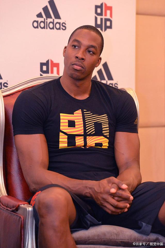 在西班牙进 在西班牙进